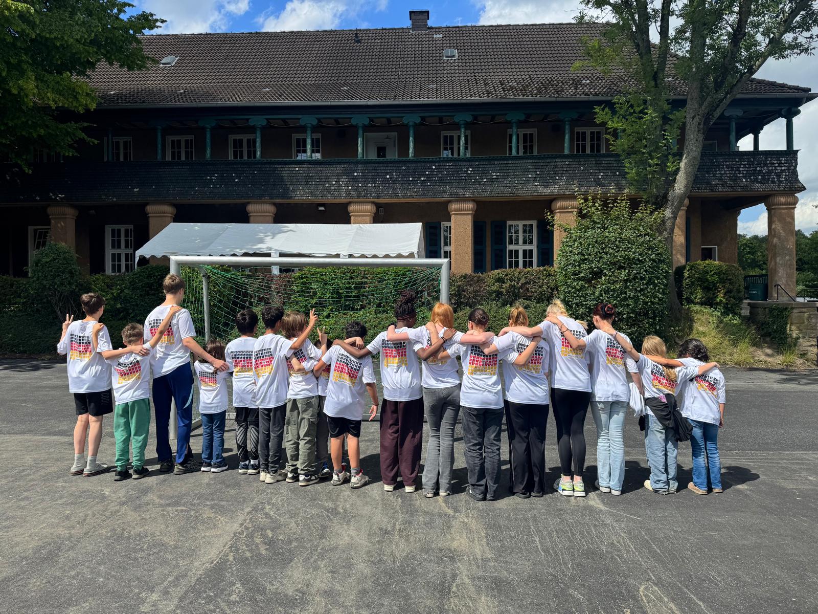 BSFK-WM-Shirts für drei Essener Kinderheime