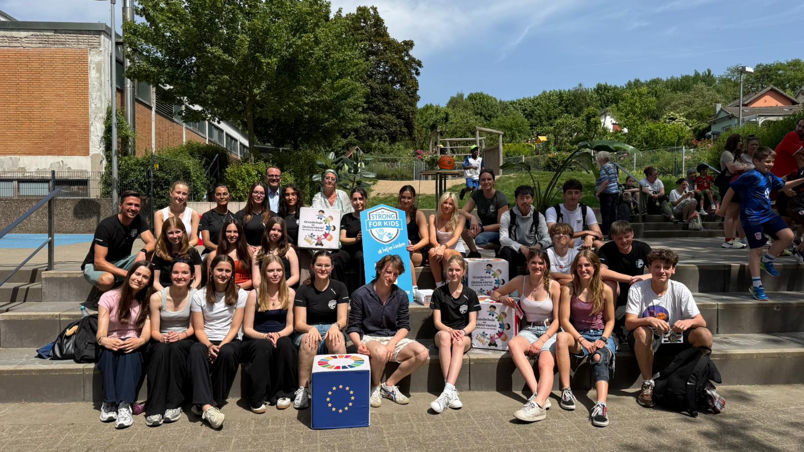 Schüler*innen halfen beim Sportfest der Grunschule Dichterviertel in Mülheim