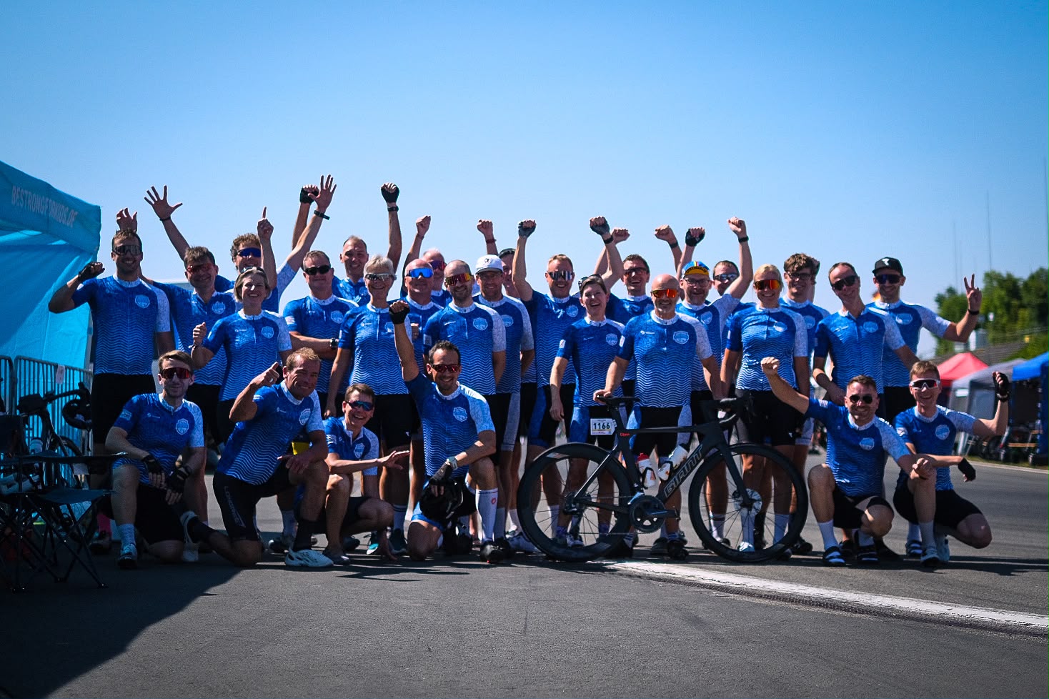 Rad am Ring 2026 Teamfoto Be Strong For Kids