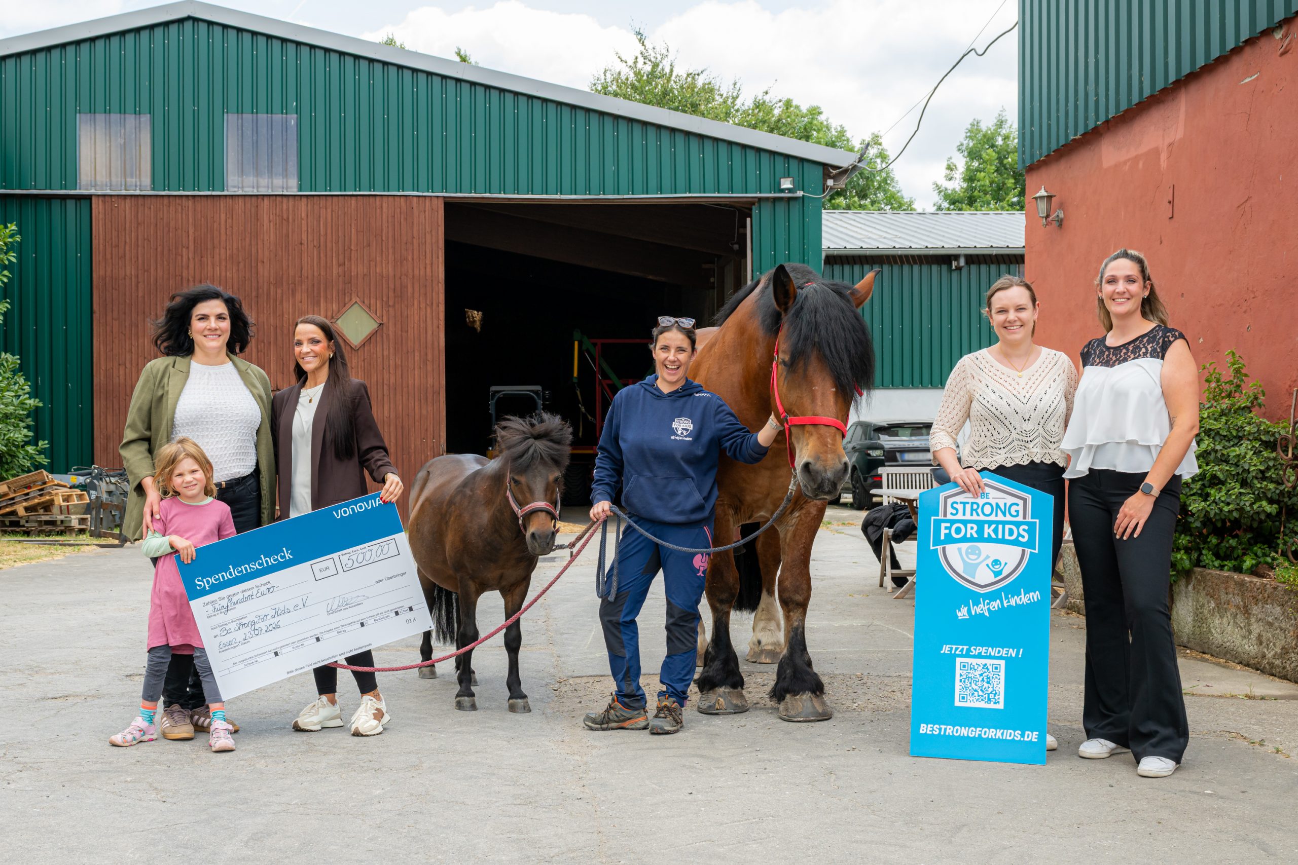 Spendenübergabe des Vonovia Kundenservices an die Reittherapie von BSFK